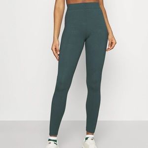 Good American Essential Legging